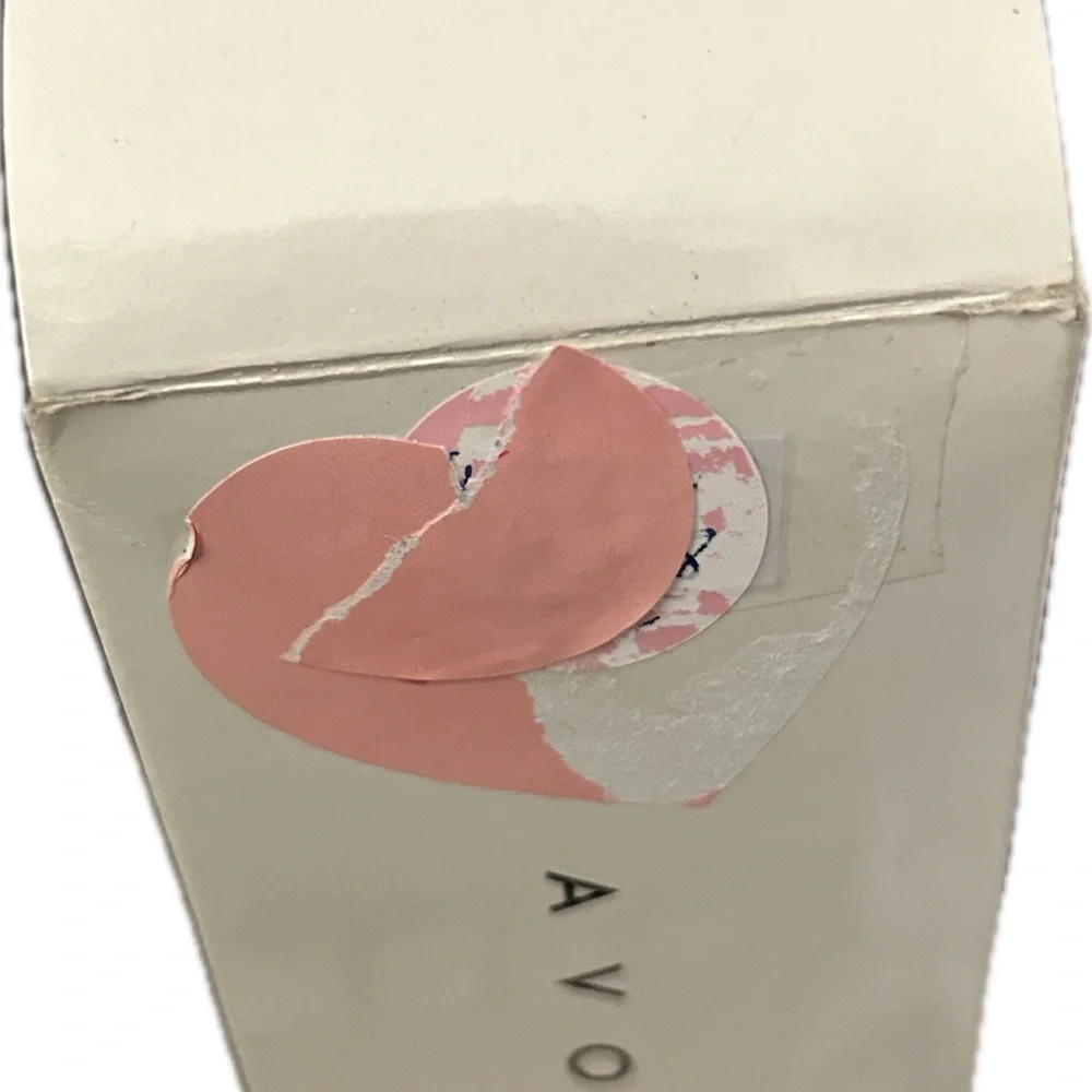 Avon Vintage 2005 Freshwater Pearl Stud Earrings in Red Rose Flower and Box - Picture 3 of 7